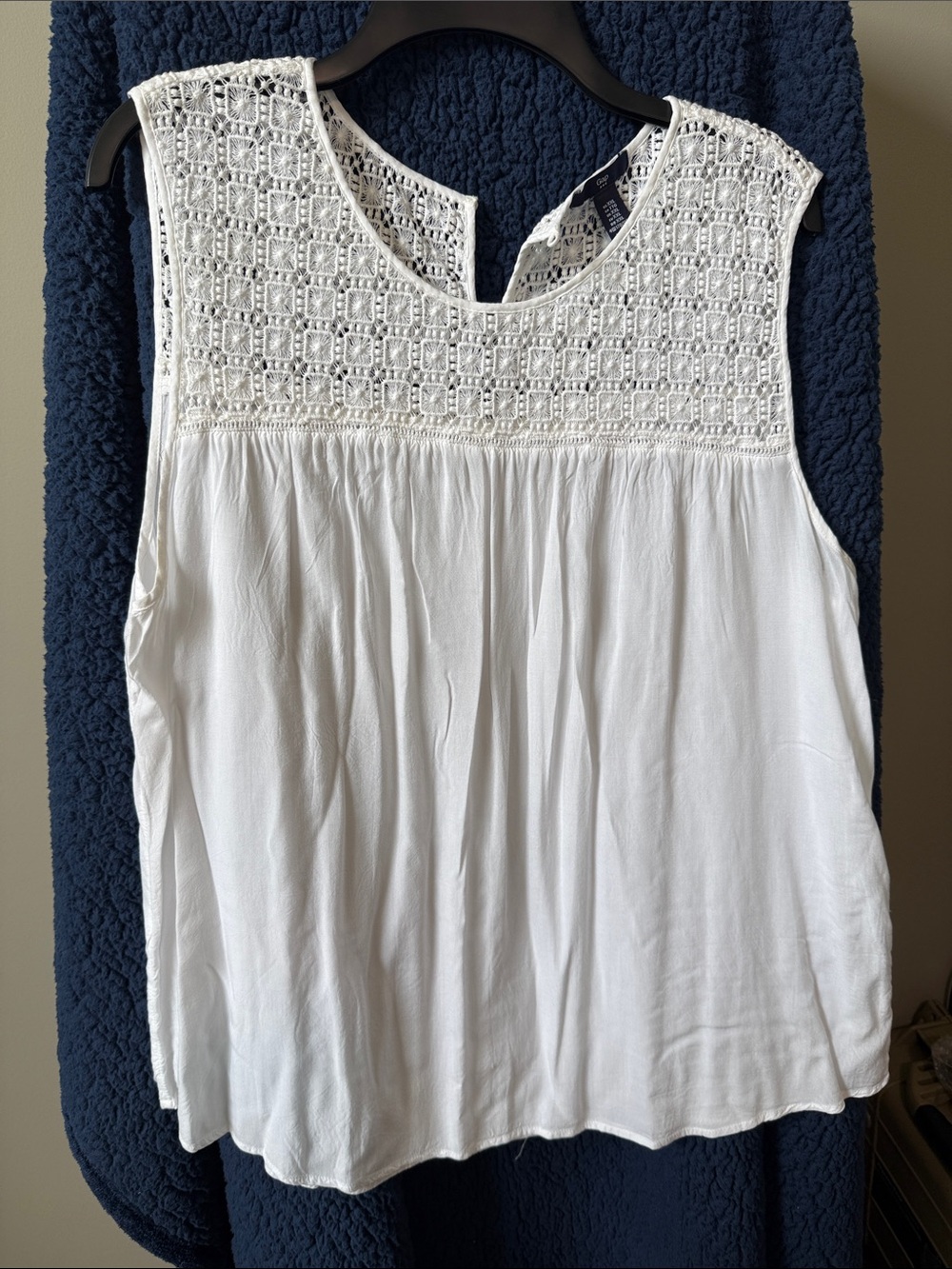 GAP White Sleeveless Top with Crochet Yoke (70)